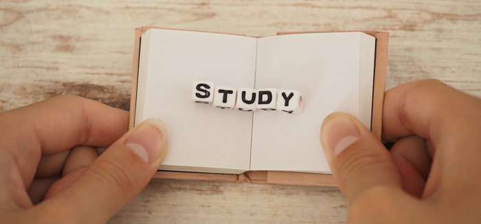 英語で書かれている本のイメージ